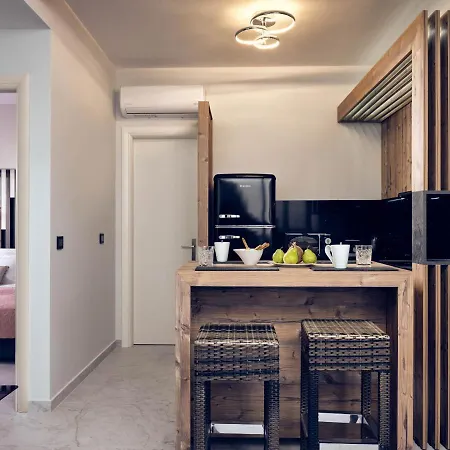 Savvas & Joanna Boutique * لاغاناس