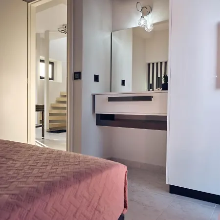 Savvas & Joanna Boutique Laganas